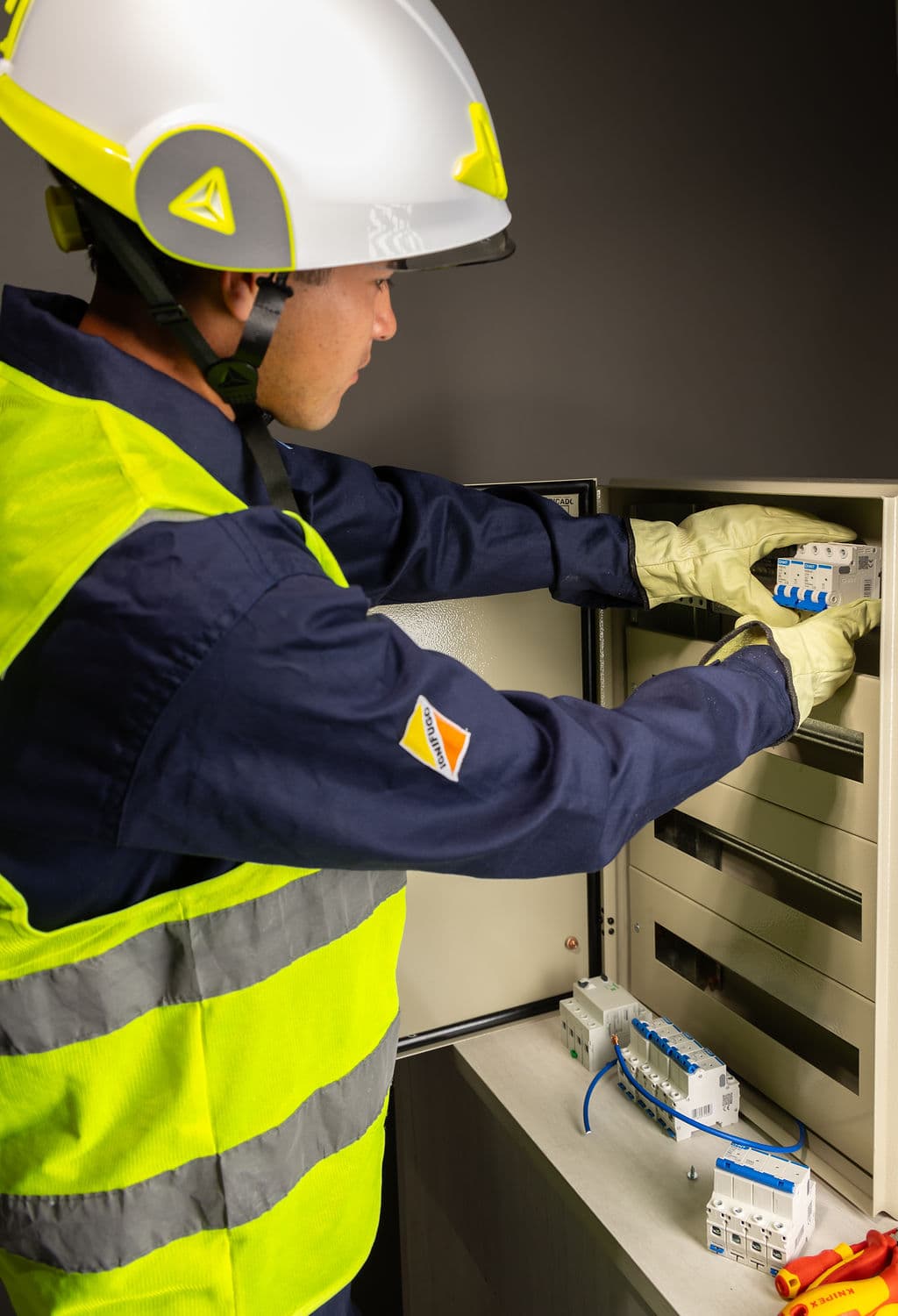 Operación electromecánica LCR Electricidad